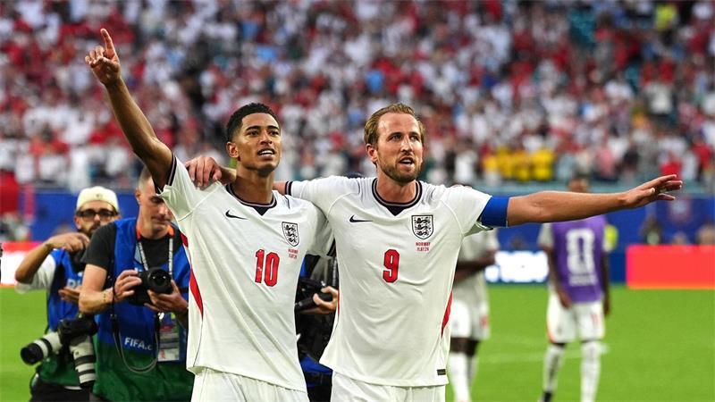 Mamas Tipps und Kabel-Eklat: Bellinghams Nacht der Träume Zwölf Tore für England: Erfolgsduo Bellingham und Kane.