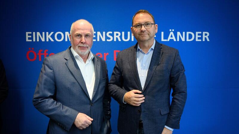Einkommensrunde für Länder gestartet: Drohen Warnstreiks? dbb-Bundesvorsitzender Ulrich Silberbach (l) und Verdi-Vorsitzender Frank Werneke hoffen bei den Tarifverhandlungen für den öffentlichen Dienst auf ein Angebot der Länder.