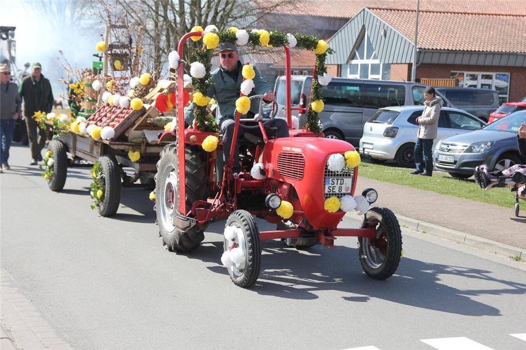 ein Blütenkorso ohne Blüten, präsentiert vom „Appelhoff“.
