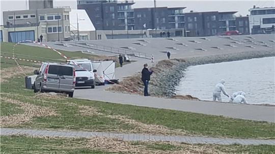 <p>Die Mitarbeiter des Erkennungsdienstes tragen bei ihrer Arbeit häufig weiße Ganzkörper-Overalls, um selbst keine Spuren zu hinterlassen.</p>
<p>Foto: privat</p>