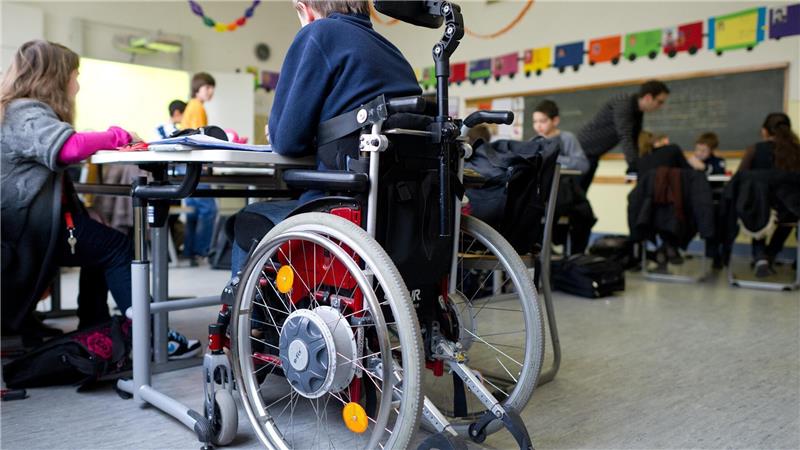 Darum hat niemand mehr Lust, in Niedersachsen Lehrer zu werden <p>Mit zu wenig Personal funktioniert die Inklusion nicht - davon ist Lehramtsstudentin Viola Slowik aus Geestland überzeugt. Foto: picture alliance / Uwe Anspach/d<br><br><br> <br></p>