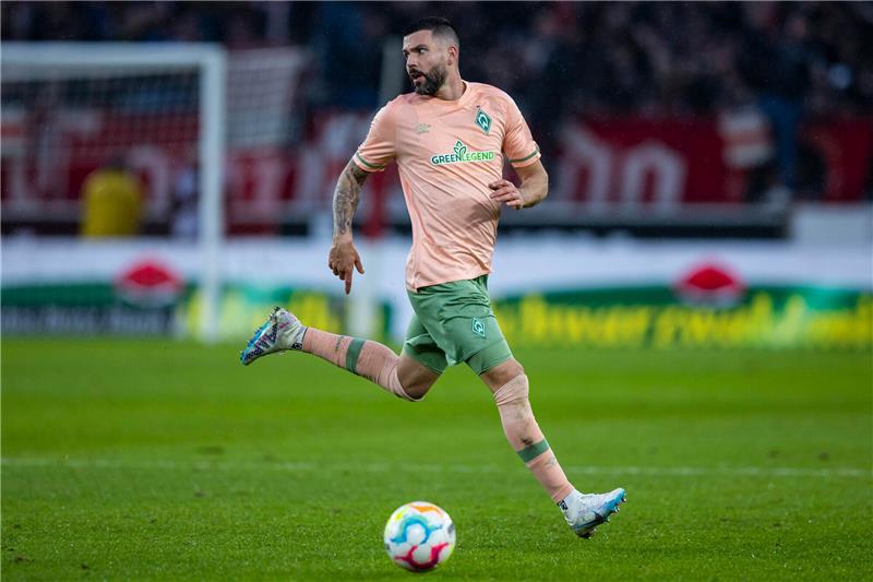 <strong>Bremens Anthony Jung in Aktion. Anthony Jung wird auch in der nächsten Saison für Werder im Weserstadion auflaufen. Foto: Tom Weller/dpa </strong>