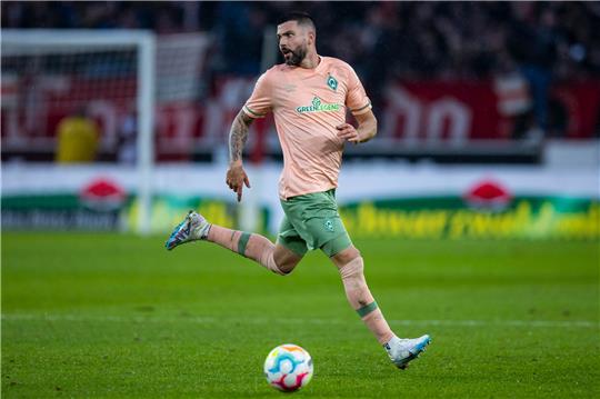 <strong>Bremens Anthony Jung in Aktion. Anthony Jung wird auch in der nächsten Saison für Werder im Weserstadion auflaufen. Foto: Tom Weller/dpa </strong>
