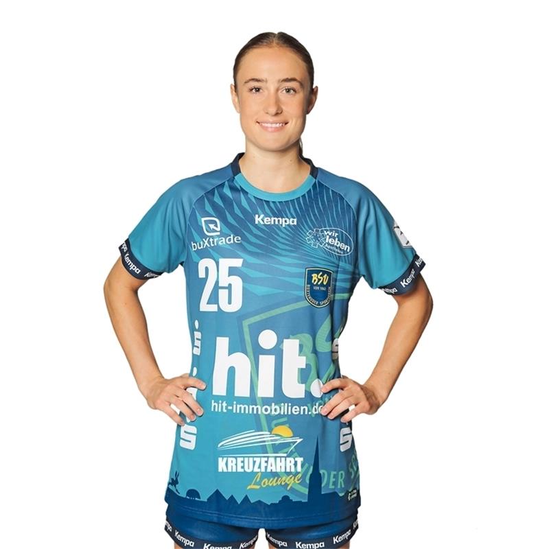Jetzt abstimmen und gewinnen: Wer wird die BSV-Spielerin der Saison? <strong>Sinah Hagen (26) </strong>
<ul><li><strong>Nr.: 25</strong></li>
<li><strong>Im BSV seit: 2022</strong></li>
<li><strong>Früherer Verein: VfL Waiblingen</strong></li>
<li><strong>Position: Rückraum Mitte</strong></li>
<li><strong>Bundesliga-Spiele: 12</strong></li>
<li><strong>Bundesliga-Tore: 26</strong></li>
<li><strong>Saison-Spiele: 12</strong></li>
<li><strong>Saison-Tore: 26</strong></li>
</ul>