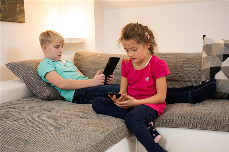 <strong>Zu viel Zeit am Bildschirm kann die Gehirnentwicklung von Kindern beeinflussen, zum Beispiel, wenn es um den Wortschatz geht. Foto: Benjamin Nolte/dpa-tmn </strong>