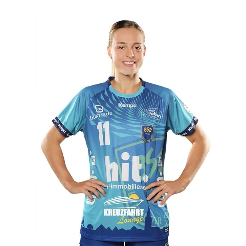 Jetzt abstimmen und gewinnen: Wer wird die BSV-Spielerin der Saison? <strong><strong> Isabelle Dölle (24)<br></strong></strong>
<li><strong>Nr.: 11</strong></li>
<li><strong>Im BSV seit: 2018</strong></li>
<li><strong>Früherer Verein: Werder Bremen</strong></li>
<li><strong>Position: Rückraum Rechts</strong></li>
<li><strong>Bundesliga-Spiele: 112</strong></li>
<li><strong>Bundesliga-Tore: 329 (33)</strong></li>
<li><strong>Saison-Spiele: 17</strong></li>
<li><strong>Saison-Tore: 99 (20)</strong></li>